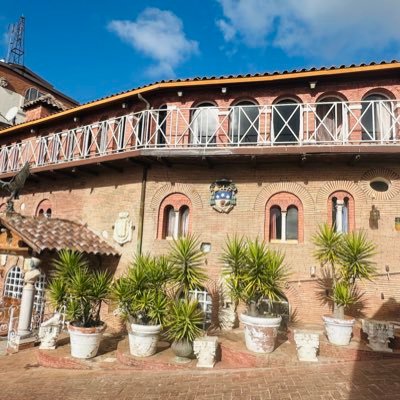 Our elegant castle is unique set in the heart of Scandeluzza, Roma. Home to 10 luxurious accommodation suites our stunning castle has so much offer visitors.
