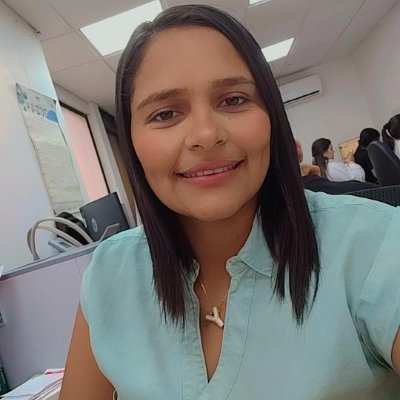 YEDARO14's profile picture. Abogada, entusiasta, amante de los libros y la política.