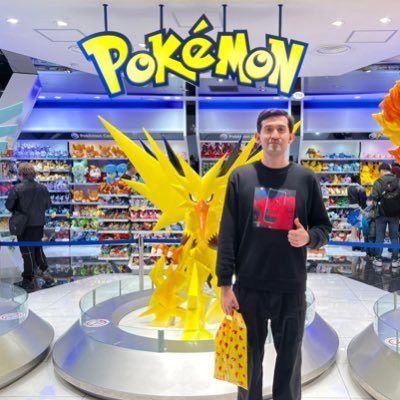 albertovargases's profile picture. I'm stuck in a city but I belong in a field