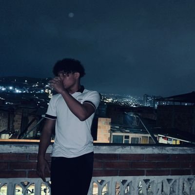 aloneuwoficial's profile picture. 