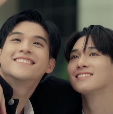 AleCFujoshi's profile picture. 801
sin fandom simplemente disfruto lo que leo, veo y  escucho últimamente encantada con el mundo thai bl