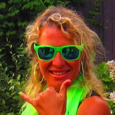 DupratSarha's profile picture. Rire profiter surfer aimer les potes l’océan la nature la musique le bonheur… c’est la vie que j’ai choisie :)