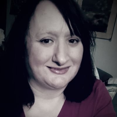 I love makeup, music 💜 and truth & justice! vote Blue!!!