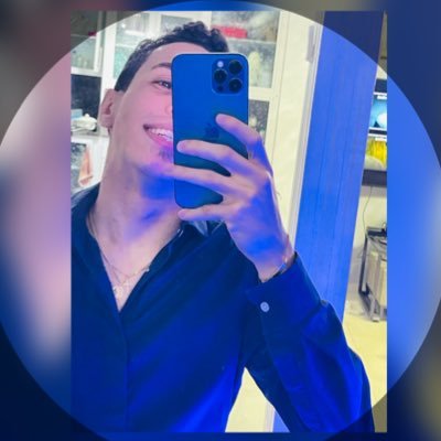 “Elegante, carismático, exitoso, adinerado... así es Brad Pitt. Yo soy Cristian, Hola!!”./ Piscis ♓️