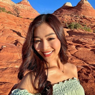 EllaHarris89's profile picture. 