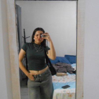 pensamentos, reclamações e trechos de músicas que ecoam na minha mente.