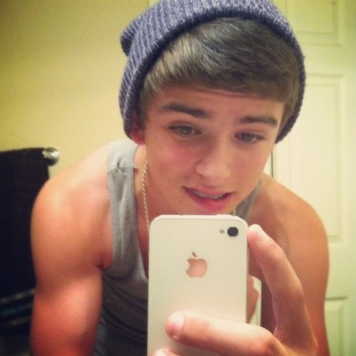 austin_3333's profile picture. i got the YMCMB connection. friendly. i love everyone! okay,