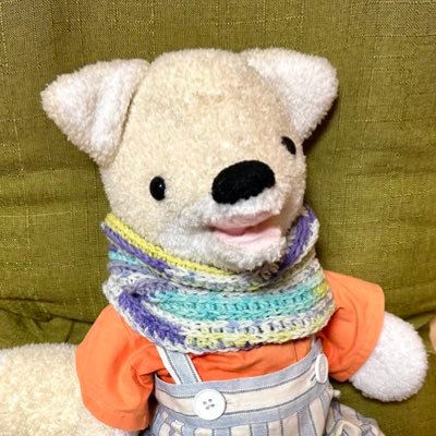 nana_amuamu's profile picture. 編み物だいすきな30代主婦。その他、洋裁などをのんびりしていきます｜若い頃に棒針編みはしていましたが、2024年9月に一念発起、あこがれのかぎ針編みに挑戦。大好きになりました🧶｜可愛いもの好き、ねこが好き。スピッツ。穏やかに生きたい。URLはハンドメイド天然石ブレスレットのお店。きつねの編みぐるみはユールくん🦊