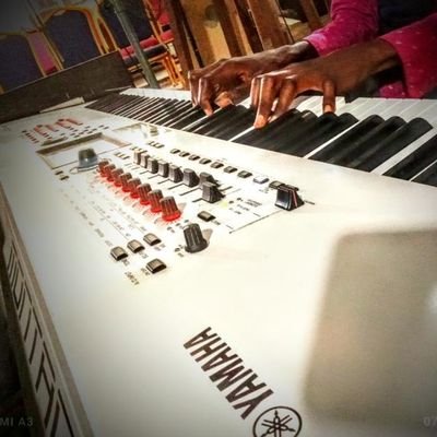 Pjazz_001's profile picture. "Melody Weaver 🎹❤️ | Pianist, Composer, Dreamer ✨
Keys to my heart, notes to your soul 🎶💖
#PianistLife #MusicToMyEars"