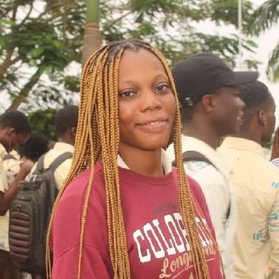 JeniferLaourou's profile picture. Développeuse Web | Vue.js & Tailwind CSS
