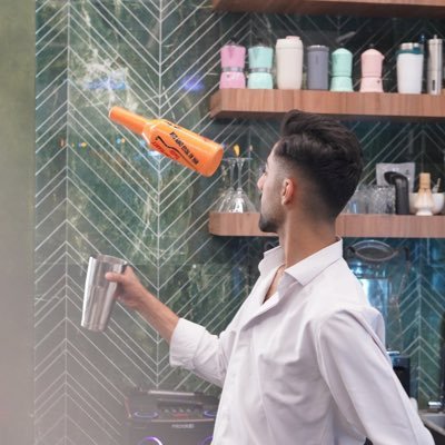 _thenawiiid_'s profile picture. ی باریستایی که بارتندره :)