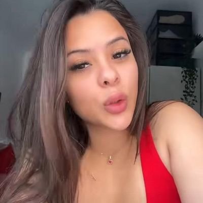 roselinew3731's profile picture. 