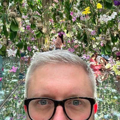 Dad 🧒🏻 Designer & Art Director. 🍣 🐶 🎨 Co-founder @studio_kanda