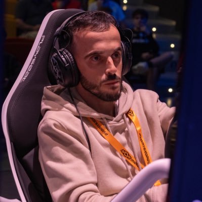 Piloto de SimRacing @CustomsGT // https://t.co/o5MXTl8QBt