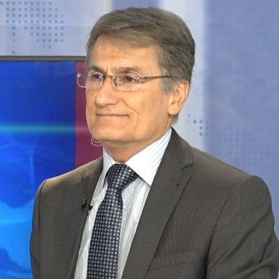 وقتی پای وطن در میان باشد نه زن دارم و نه بچه فقط وطنم را پیش رو دارم(مصدق کبیر)