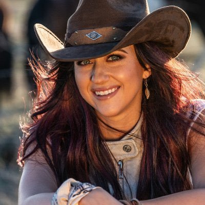 Official twitter of Ashley Wineland Country Music Singer/Songwriter Desert Rat - Horses & Dirt Bikes Nationally Touring 'Crank It Up' 🔥