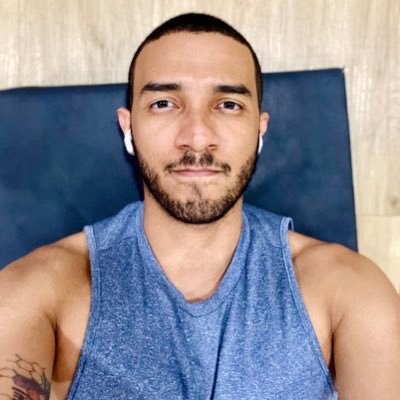Jornalista, professor, comunicador Prepara, eu falo muito de bonecos.