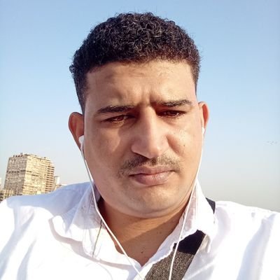 لو كل كلب عوى القمتة حجرآ
لاصبح الصخر مثقالا بدينار