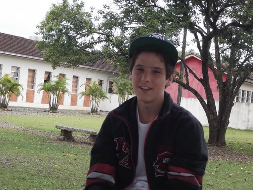 Eu deixaria meu mundo cair no chão só pra poder segurar o seu @SouGuarana :$$