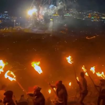 Keskin bir dille Barış'ı haykırmak/
Lı sêr axâ pîroz eme sêr bıkevın./
Kendine göre Analizci.
Kamu Yönetimi/Siyasal Bilimler