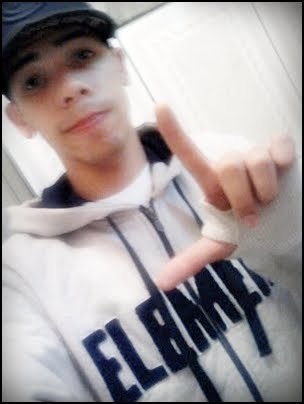 Você é meu presente de Deus , história de amor numa canção , escrevi teu nome junto ao meu ,e colei dentro de um coração ♪ tereteteu amo você ! 3 @moreena_taay