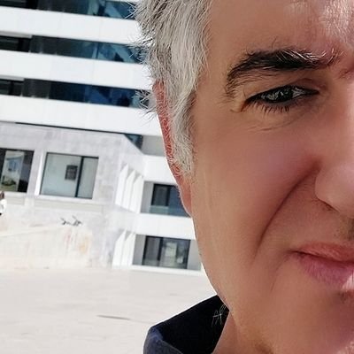 A vida é 10% do que te acontece e 90% de como reages.