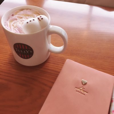 谷崎潤一郎と江戸川乱歩が好き。趣味がバレる。ミステリーも古典文学も歴史・時代小説もビジネス書も育児本も政治経済も手当たり次第に読みたい人。
