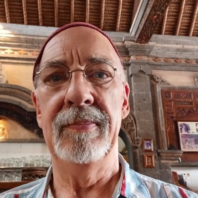 Retired Prof., Photographer, editor, cyclist, Tokyo-ite. Very happily married 26 years, 2 kids, 2 cats. No money, and not looking for a girlfriend. No DMs.
