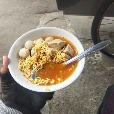 auahgelaplohya's profile picture. 