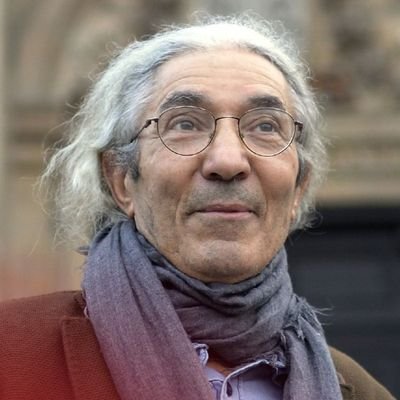 Je préfère être détesté pour ce que je suis qu'aimé pour ce que je ne suis pas (Simenon).