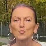 Morgenlichtperle 🫧 (@perlenlyrik) Twitter profile photo
