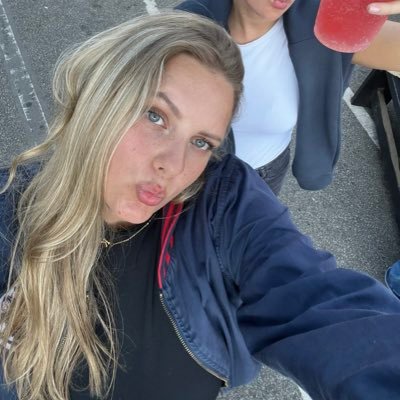 katiebiddle_'s profile picture. insta- katiebiddle_