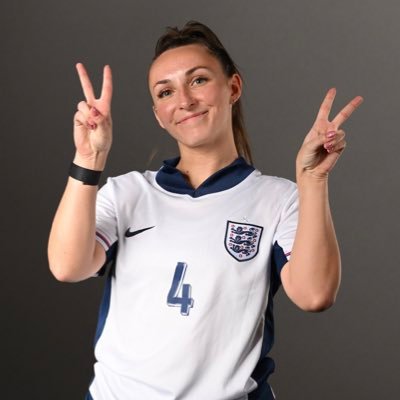 England Beach Soccer international 🏝️ A side of futsal in the @FA_NFS and footy with @stalbanscityfc ⚽️ Views my own 🙋🏻♀️