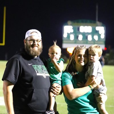 Educator and OL Coach at @GreenupFootball🏈 🟢⚔️🟡| Husband to @ToniMV23 | Father to Carter and Carsyn