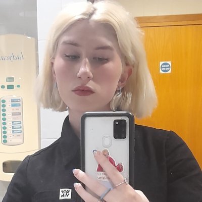 Older sister, English Literature lover and cat lover, so basically Jo March. | Apprentice reporter at the Basingstoke Gazette and Andover Advertiser