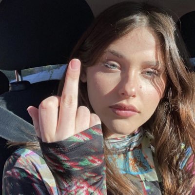listlesslyy's profile picture. • CAOS •