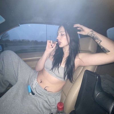 un_deadgoth's profile picture. ♱ the nsfw gothgirl next door you wish you knew ♱ ♡ ♡ … “ if you’re 5 5 5 i’m 6 6 6 ” 𓃶 🜏 𖤐 𐕣 𓆩𓆪 ( check it ↓ )