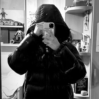 adeusto12's profile picture. 1902