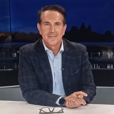 Periodista 🎤, corresponsal en @informativost5 , director y presentador Luces de la ciudad @7TVmalaga 💻, 📺 y ex jefe de prensa