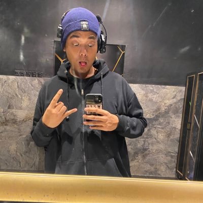 rugisuropati's profile picture. one day, i am gonna grow wings.