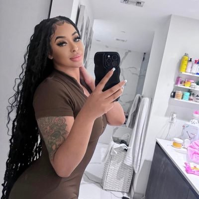 RihannaCha4654's profile picture. 