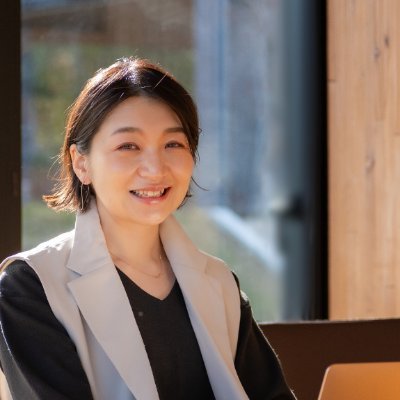 \“子どものため”が苦しくなる前に/ 発達凸凹や不登校の悩みも◎ 子育てのコツを発信✍️ 小2&年長ママ|元保育士15年(乳児・特別支援・子育て支援) 家庭でできる工夫&安心の関わり方をお届け👩👧 オンライン相談やDM・LINEからお気軽に💌