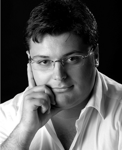 IovinoAle's profile picture. Amo il passato perché è storia, il futuro perché è ancora tutto da scrivere .... A.I.