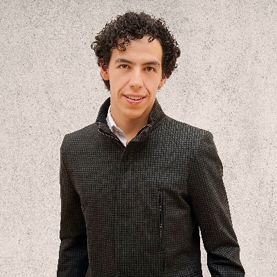Polímata. CEO de X eleva Group, Pianista, Ingeniero en Computación e Investigador para el Desarrollo Sustentable. En mi tiempo libre hago Kung Fu.