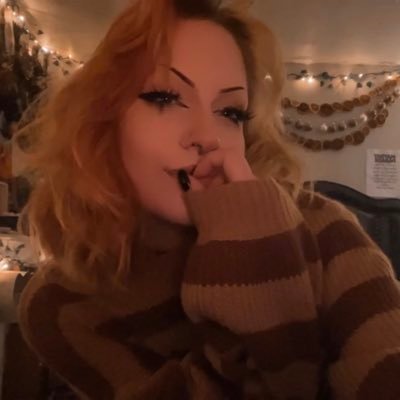 rippedintoyou's profile picture. awsten said a pumpkin i carved was amazing and i haven't been the same since || they/he 21!!