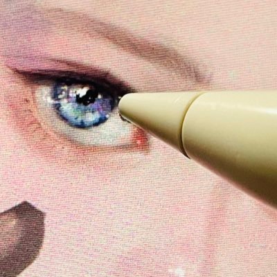 無名イラストレーターです。気になった絵描きさんクリエイターさん系フォロバします。 ほぼ更新してませんがpixivは麻利まゆ。インスタはasarimargot