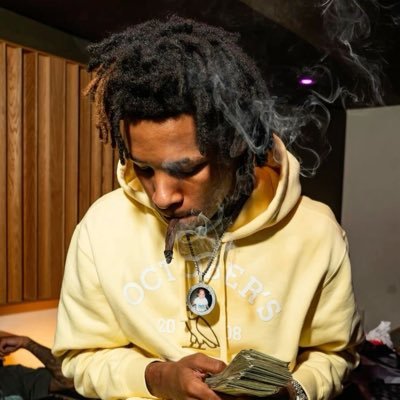 doloztype's profile picture. can’t b tryna understand me by dese tweets