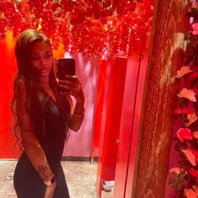 _queenlyDes's profile picture. @luvwitdesi on ig 🫠