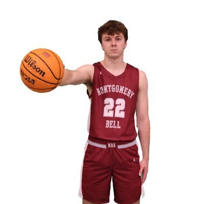 boston_beach's profile picture. 6’3 F   MBA 25🏀