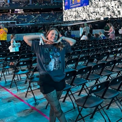 29 ☆ eras tampa n3 & toronto n4 ☆ swiftie since 2007 ☆ 🇨🇦 ☆ TNx1